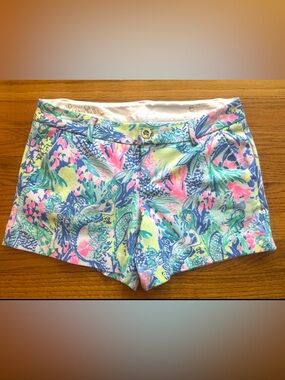 SOLD Lilly Pulitzer size 6, Stretch Callahan shorts in ‘Mermaid Cove’